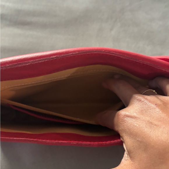 SAS hand made Red Leather Shoulder Bag - Picture 10 of 15